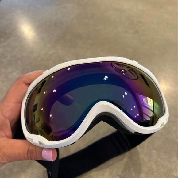 Unisex adult ski goggles. Mirror reflection. Adjustable, grip strap. New!! - Picture 5 of 6